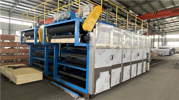 某污水處理廠訂購(gòu)的2臺(tái)污泥二次脫水機(jī)完工發(fā)貨！