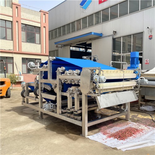 某食品廠訂購(gòu)的1臺(tái)帶式果蔬榨汁機(jī)，試機(jī)檢驗(yàn)合格準(zhǔn)備發(fā)貨！