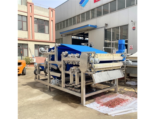 某食品廠訂購的1臺(tái)帶式果蔬榨汁機(jī)，試機(jī)檢驗(yàn)合格準(zhǔn)備發(fā)貨！