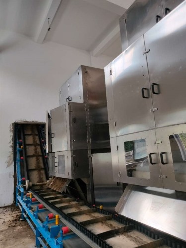 云南某污水處理廠定制的一體式污泥深度脫水機(jī)，現(xiàn)已投入使用！
